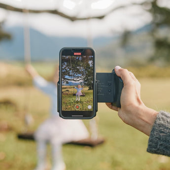 Shiftcam Progrip Starter Kit - DSLR Style Mobile Battery Grip - Wireless Shutter Button - Built in Powerbank - Qi Wireless Charging - Freestanding Dock - Tripod Mount - Android and Iphone Camera Grip